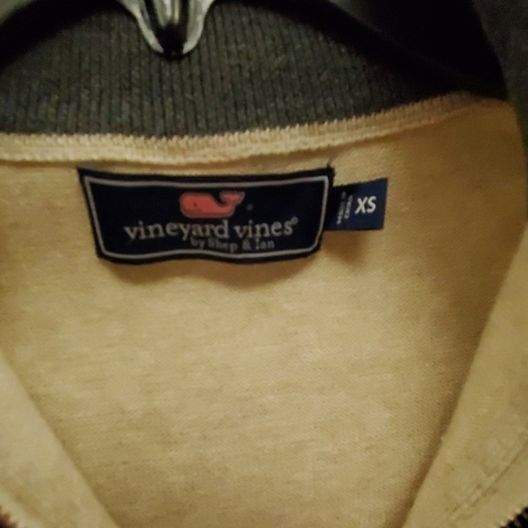 Vineyard Vines tan pullover - Picture 2 of 5